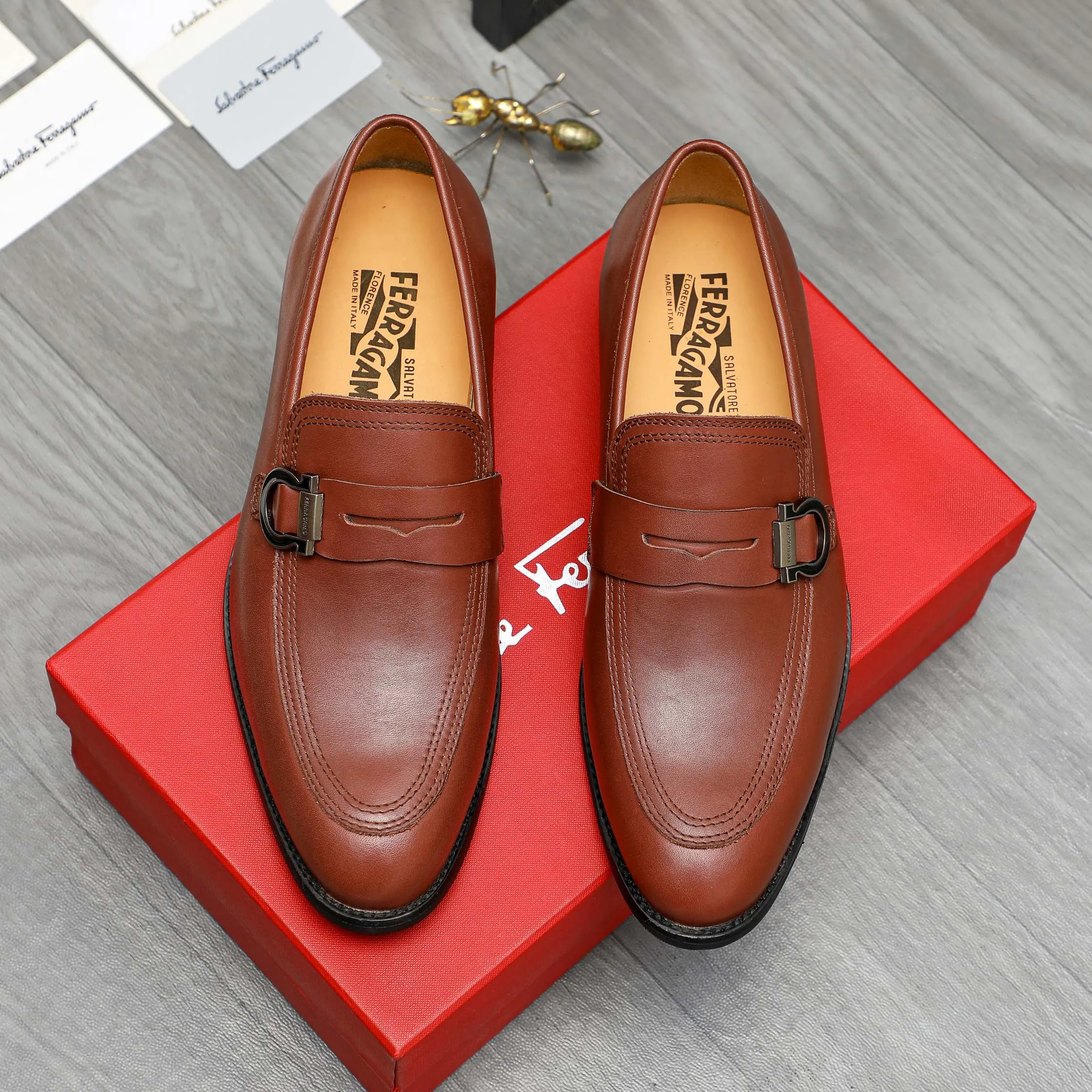 Men's men's shoes💰460 Product trademark: Ferragamo "Ferragamo" business slip-on leather shoes Regular size: 39-44 Product materials: Selected high-quality cowhide upper, cowhide lining, original outsole